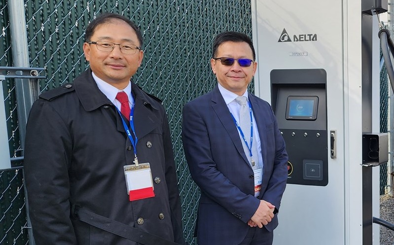 Delta Americas president Kelvin Huang (right) and Automotive VP Charles Zhu demonstrated the 400kW Charger to partners