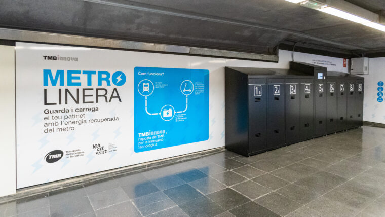 Modular cabinets at the metro station act as a battery recharging point. Image: TMB