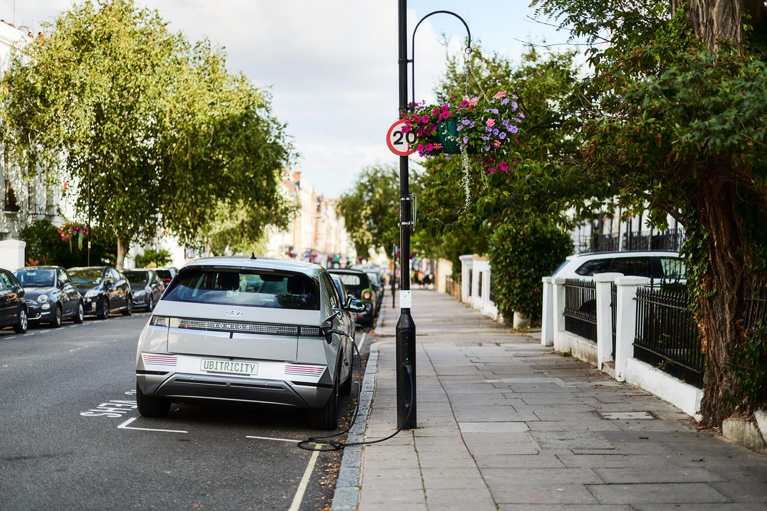 On street store ev charging