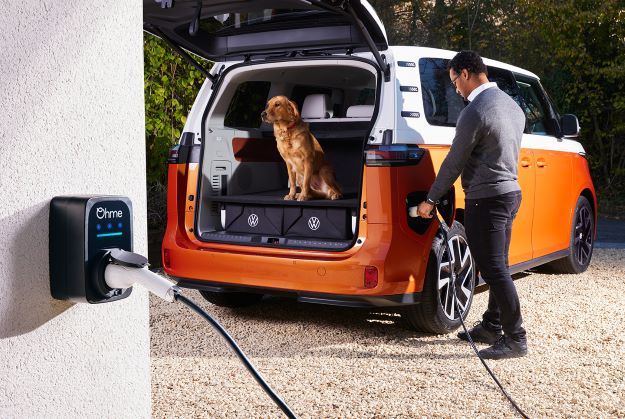 Ohme’s ePod untethered smart charger offers drivers the option to charge their car when renewable energy generation on the National Grid is at its highest, to save energy costs and further lower their CO2 impact