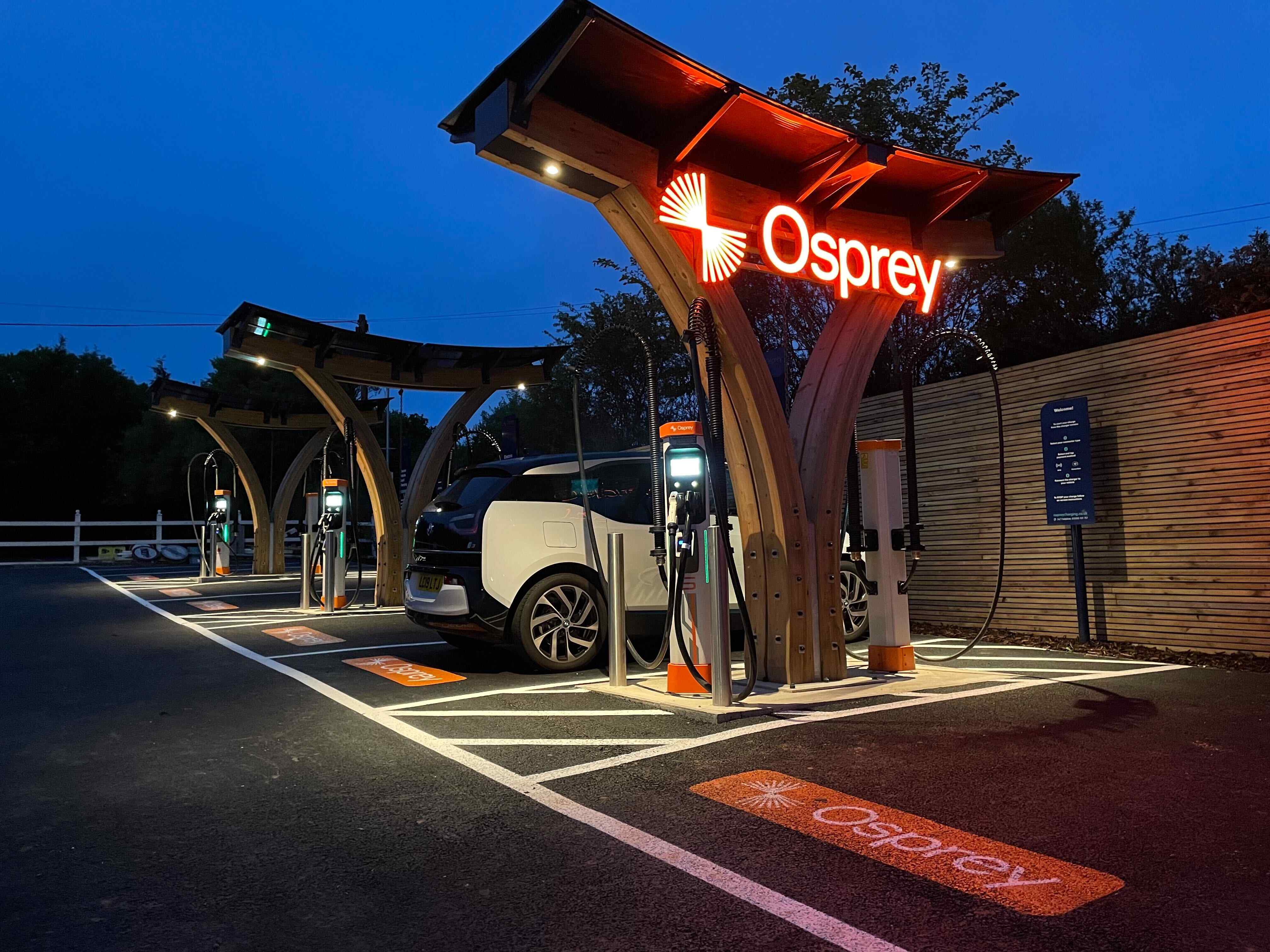 Design of the Osprey hub optimises safety and accessibility, earning it the UK’s highest ChargeSafe inspection score to date (4.79), for its extra space, ease of use and canopies providing shelter and lighting