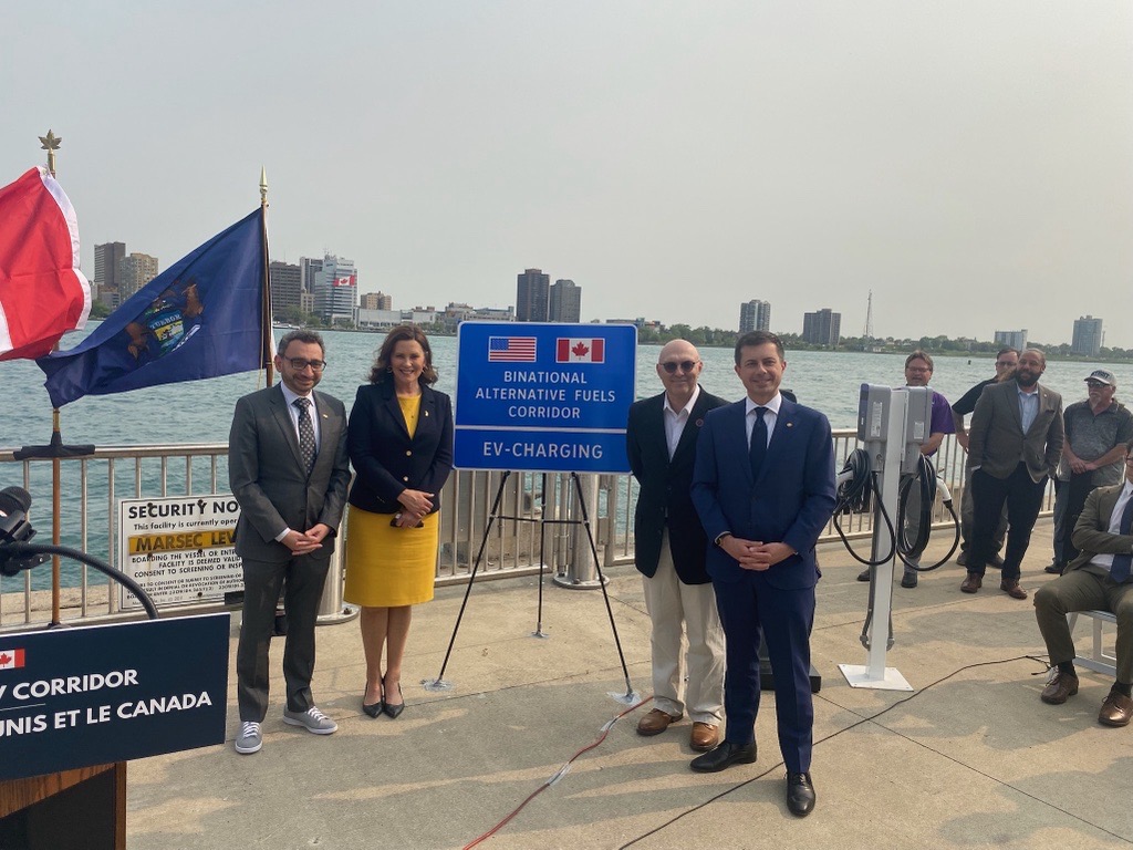 Canadian Minister of Transport Omar Alghabra, Michigan Governor Gretchen Whitmer, Bill Baisden, IBEW Local 58 member and the founder and owner of Dynamic Electrical Group, and U.S. Transportation Secretary Pete Buttigieg in Detroit to announce the first Binational EV Corridor
