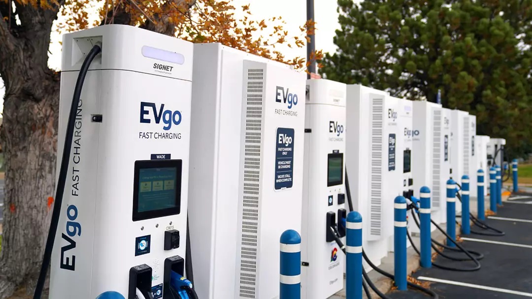 Companies such as Electrify America, lonity and EVgo are investing heavily in developing ultra-fast charging stations across major highways and cities. Photo: EVgo