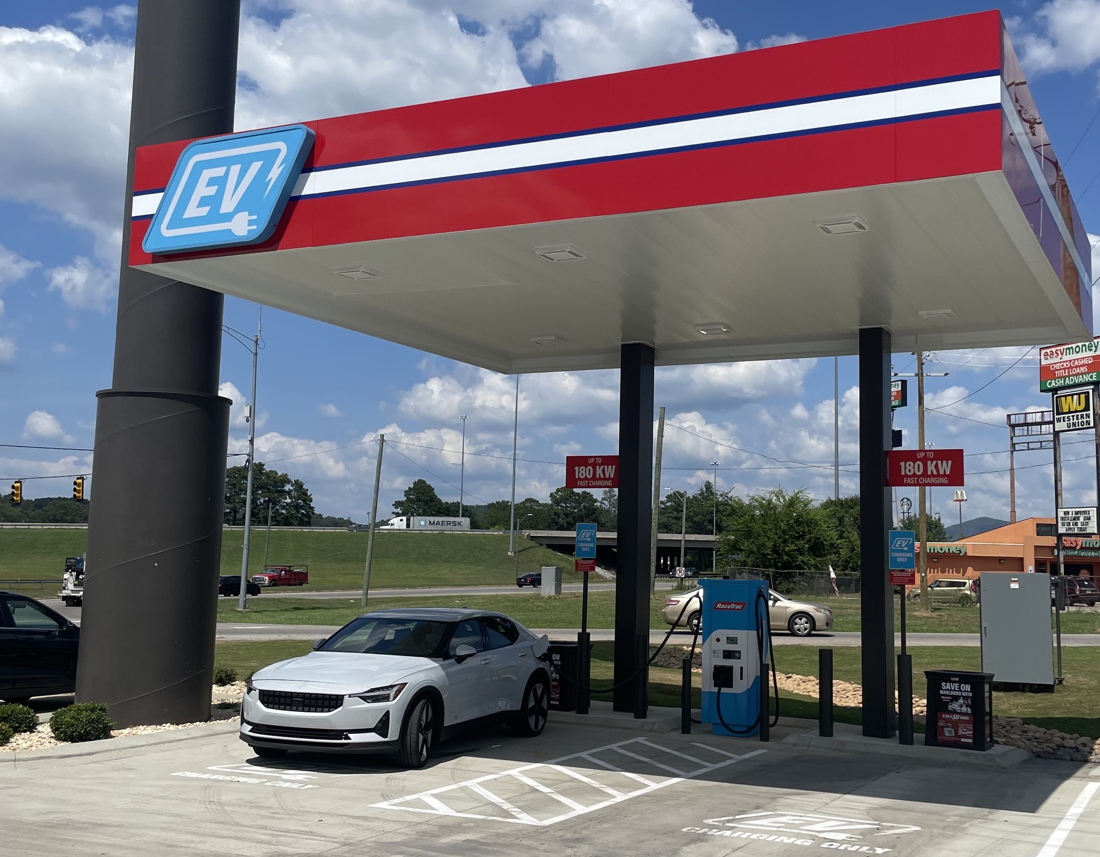 The Oxford charging station boasts one Direct Current Fast Charger (DCFC) with two CCS ports, both situated under a dedicated RaceTrac canopy. Photo: ReceTrac