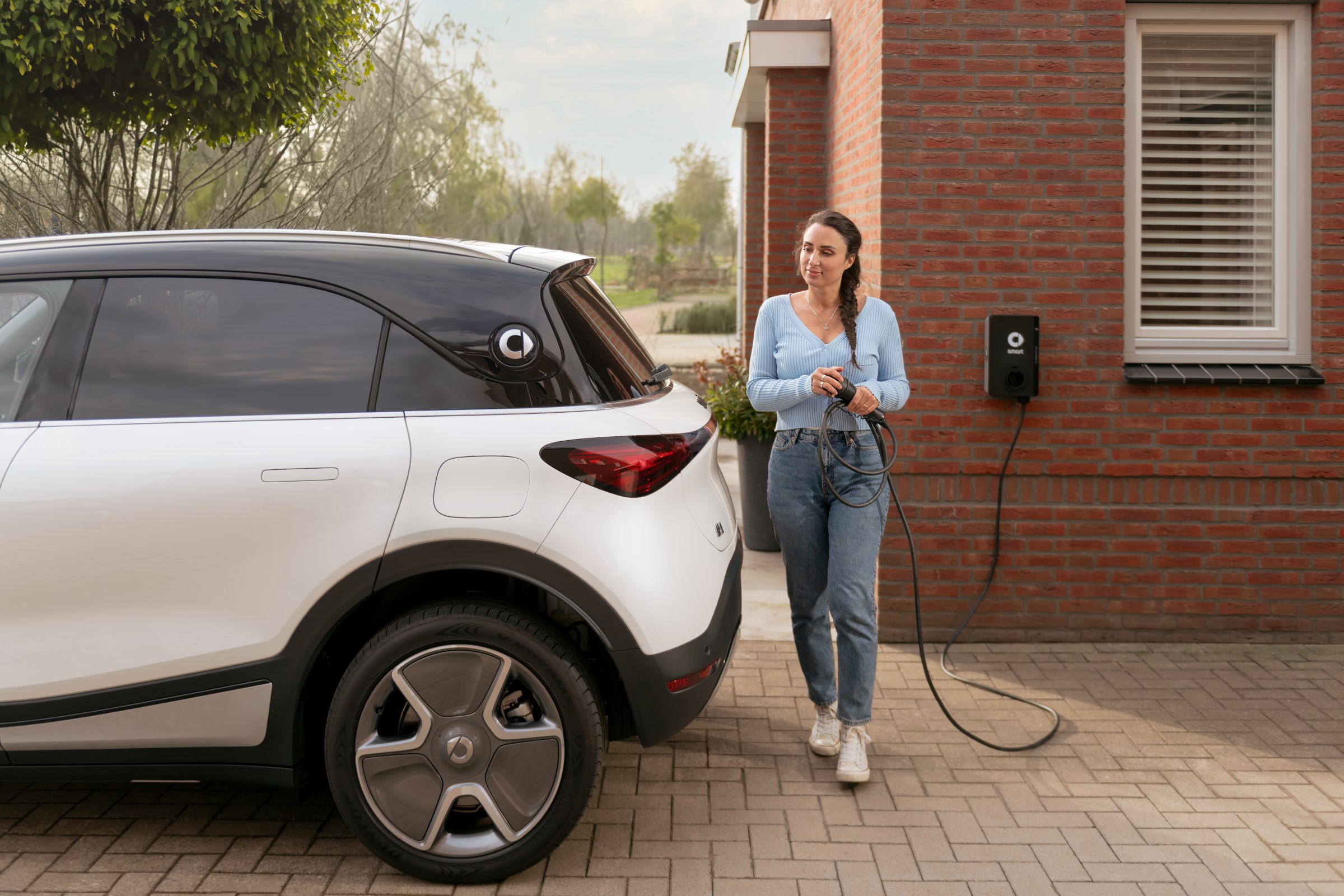 The two companies will work together to deliver Smart-branded home charging stations powered by ABB E-mobility’s software development kit. Photo: ABB E-mobility