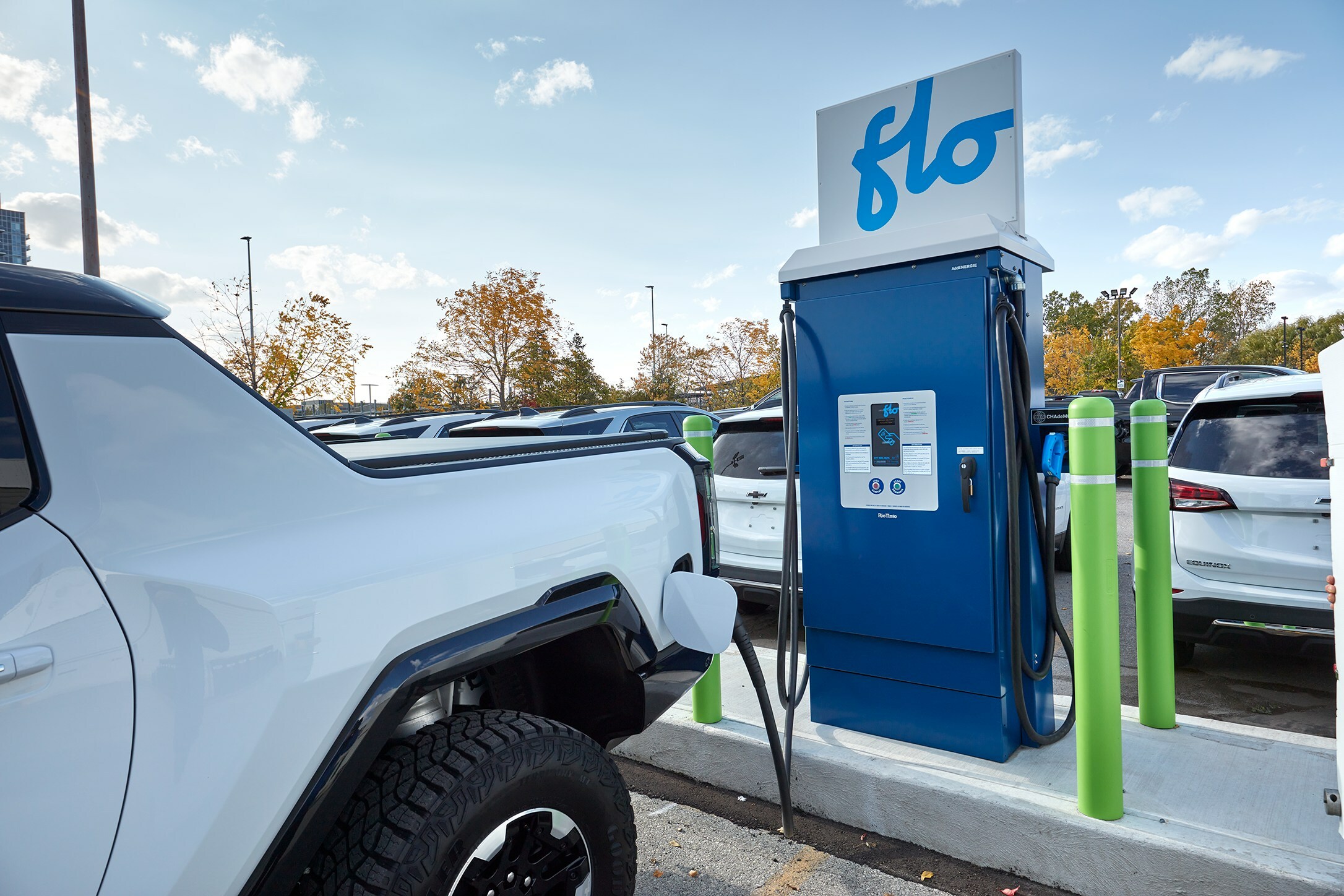 FLO enables GM Plug and Charge on Flo DC fast chargers across Canada. Photo: CNW Group/Flo