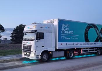 A Ginaf E–truck wirelessly charging on Electreon's Smartroad in Gotland, Sweden, the world’s first electric road for trucks and buses. Image: Electreon