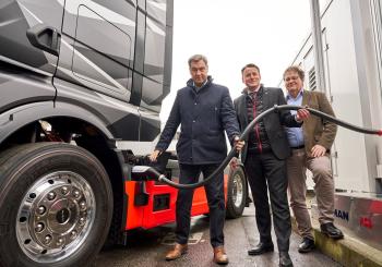 At the MCS charging premiere yesterday in Munich  (from left) Markus Söder, Minister-President of Bavaria, Alexander Vlaskamp, CEO, MAN Truck & Bus, and Michael Halbherr, CEO, ABB E-mobility. Photo ABB E-mobility