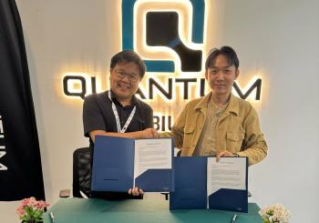 Quantum Volts CEO Lawrence Oei (left) and Emergence Innovative founder Kray Chong making the announcement that they will form a strategic alliance for EV charging innovations. Photo: Quantum Volts